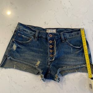 Free People Distressed, Fringed & Frayed Dark Wash Denim Jean Shorts Sz 25
